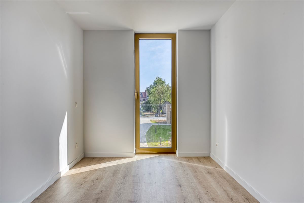 APPARTEMENT MET 2 SLKS, TERRAS & PARKING