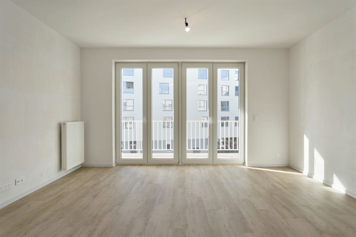PRACHTIG APPARTEMENT MET 2 SLKS, TERRAS + PARKING