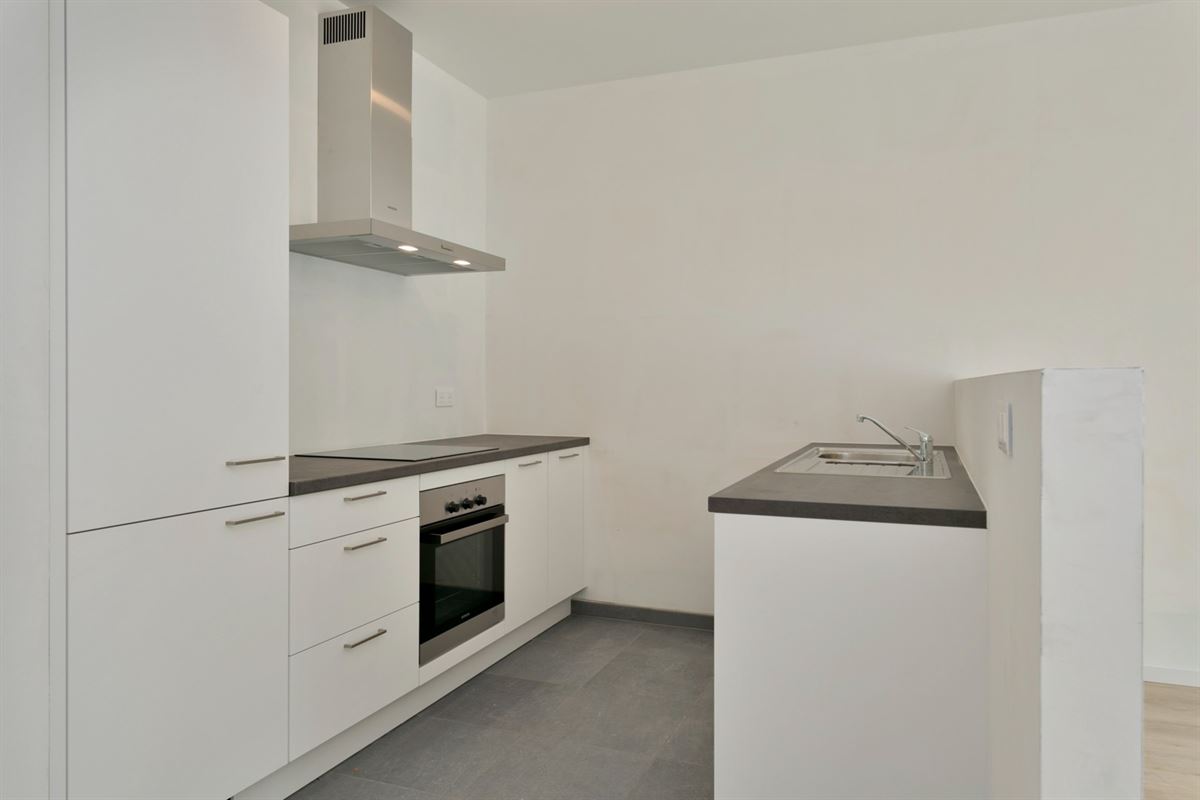 PRACHTIG APPARTEMENT MET 2 SLKS, TERRAS + PARKING