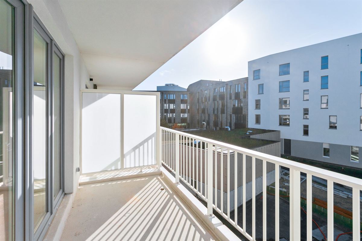 PRACHTIG APPARTEMENT MET 2 SLKS, TERRAS + PARKING