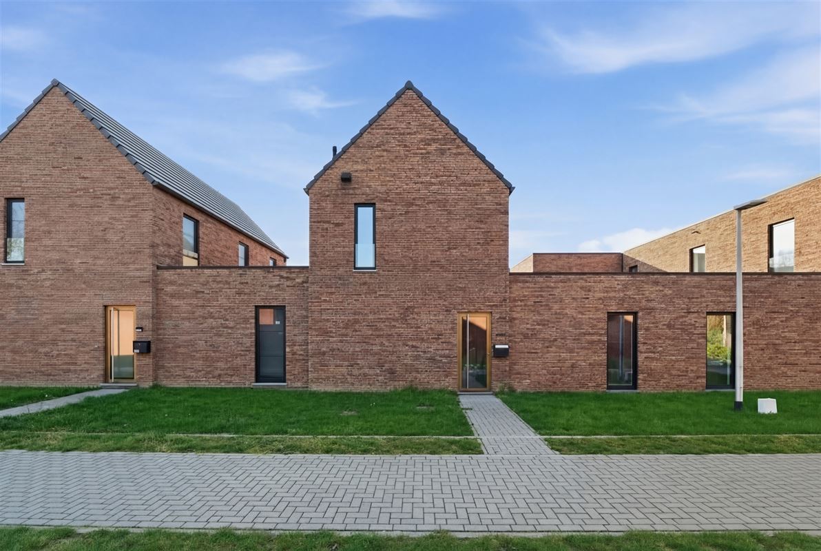 HUURWONING MET 3 SLPKS + PARKING NABIJ HET CENTRUM