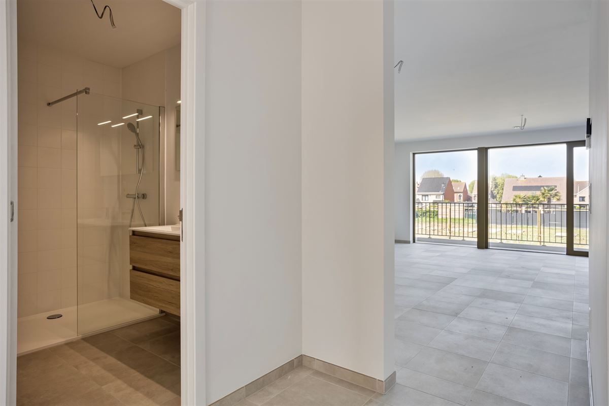 APPARTEMENT MET 2 SLKS, TERRAS & PARKING