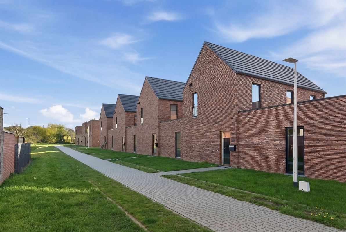 HUURWONING MET 3 SLPKS + PARKING NABIJ HET CENTRUM