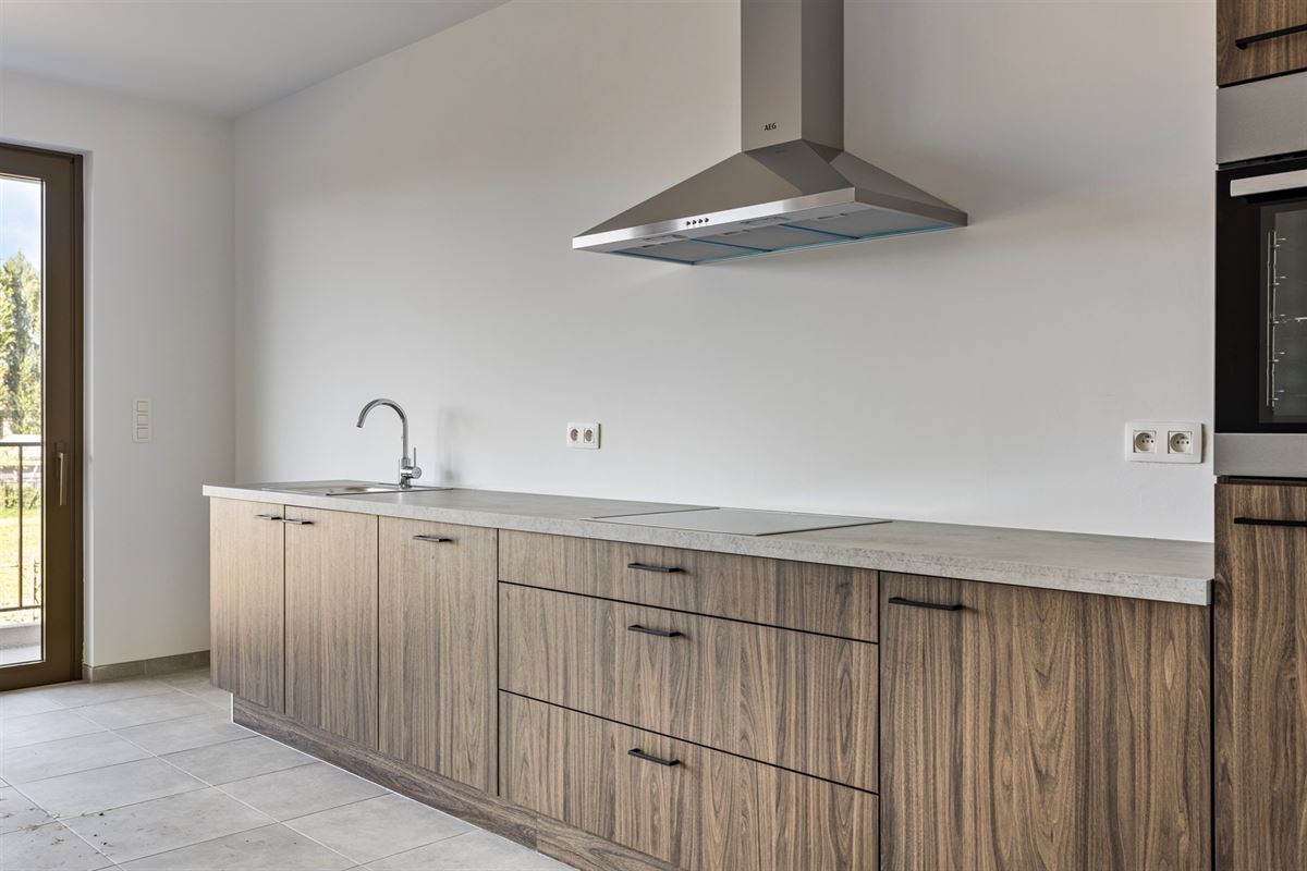APPARTEMENT MET 2 SLKS, TERRAS & PARKING