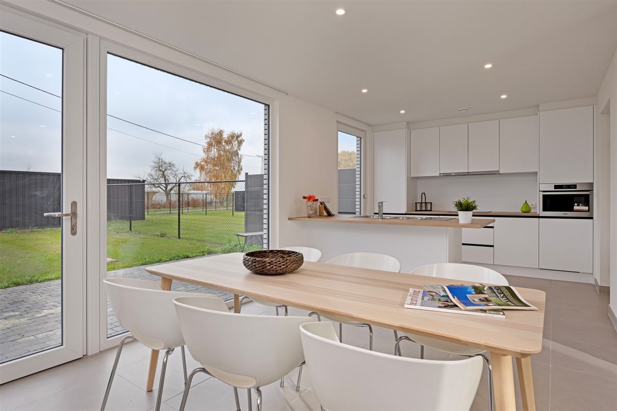 HEDENDAAGSE & ENERGIEZUINIGE WONING MET 4 SLKS