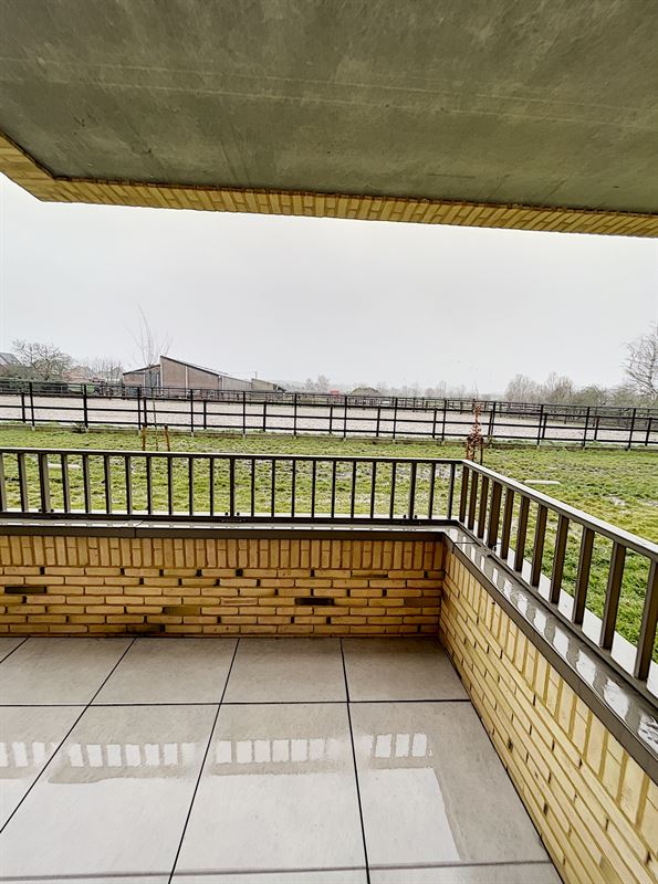 GELIJKVLOERS APP. 2 SLKS, TERRAS + PARKING