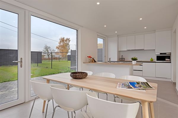 HEDENDAAGSE & ENERGIEZUINIGE WONING MET 4 SLKS