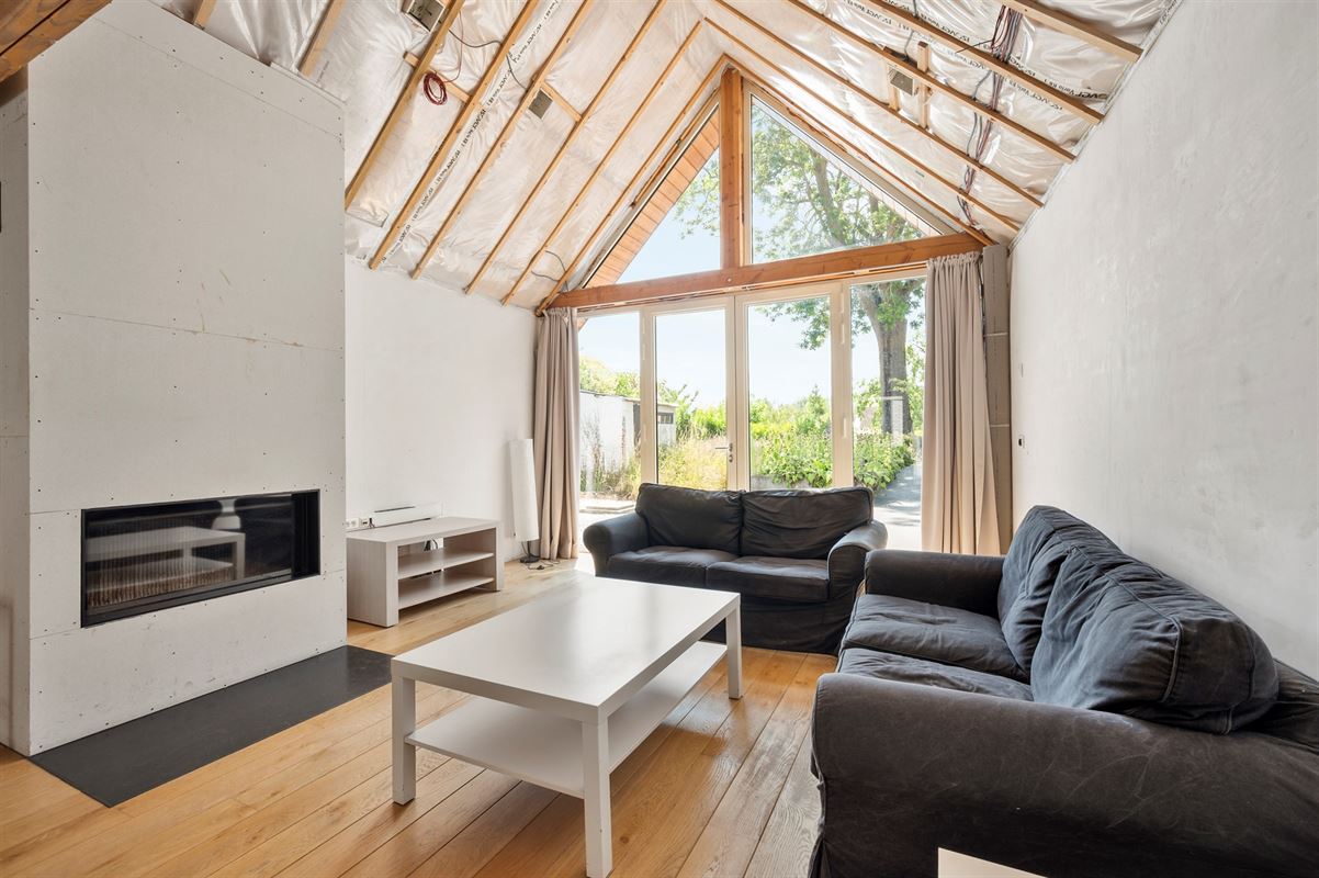 Rijwoning met grote garage/opslag en tuin