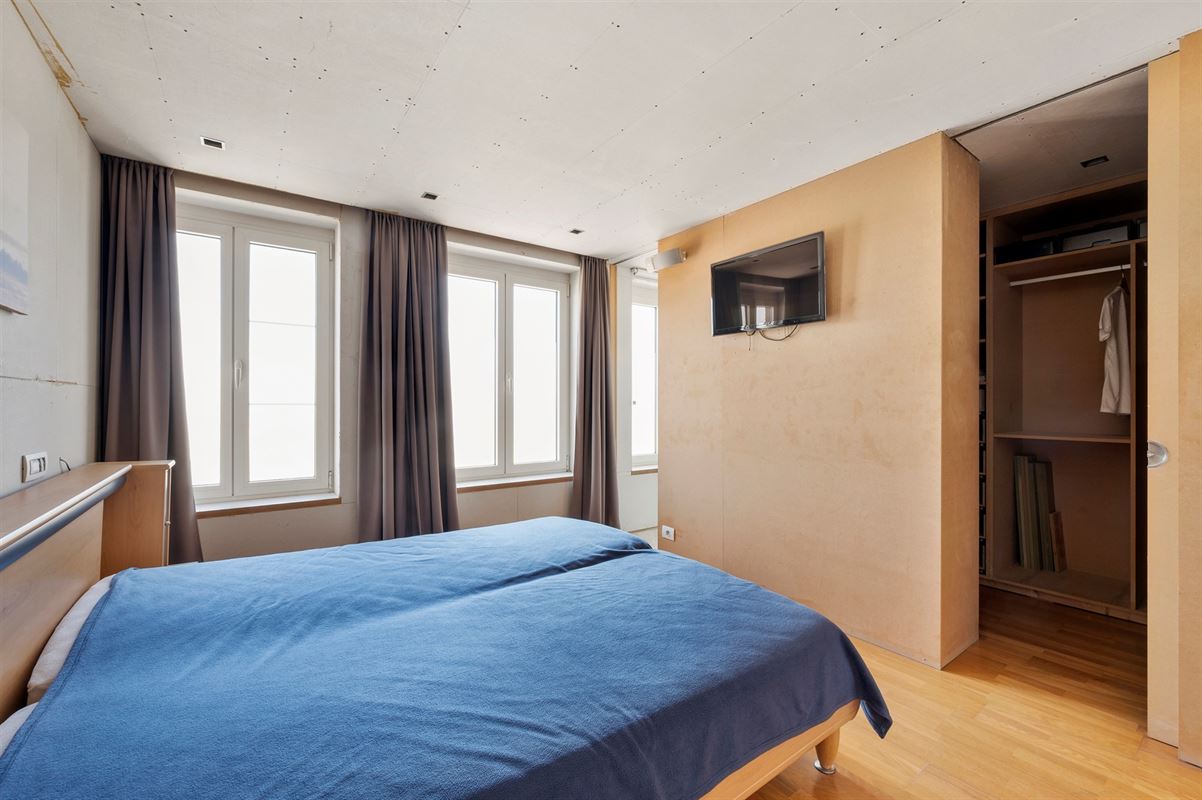 Rijwoning met grote garage/opslag en tuin