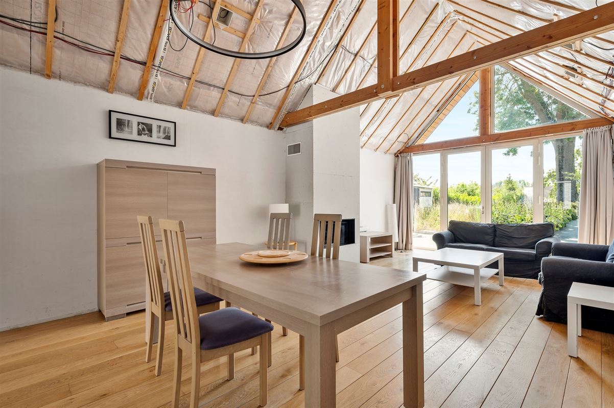 Rijwoning met grote garage/opslag en tuin