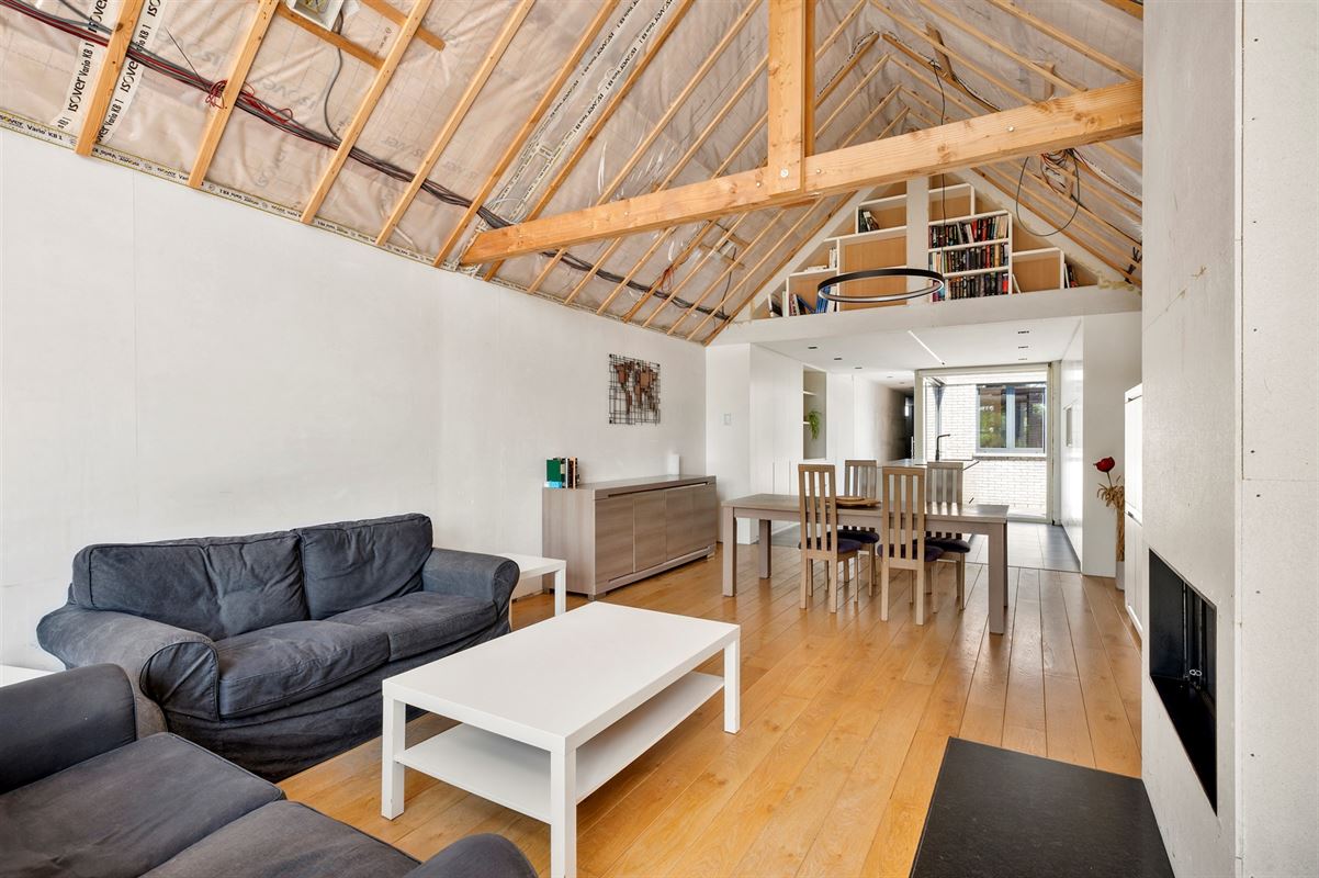 Rijwoning met grote garage/opslag en tuin