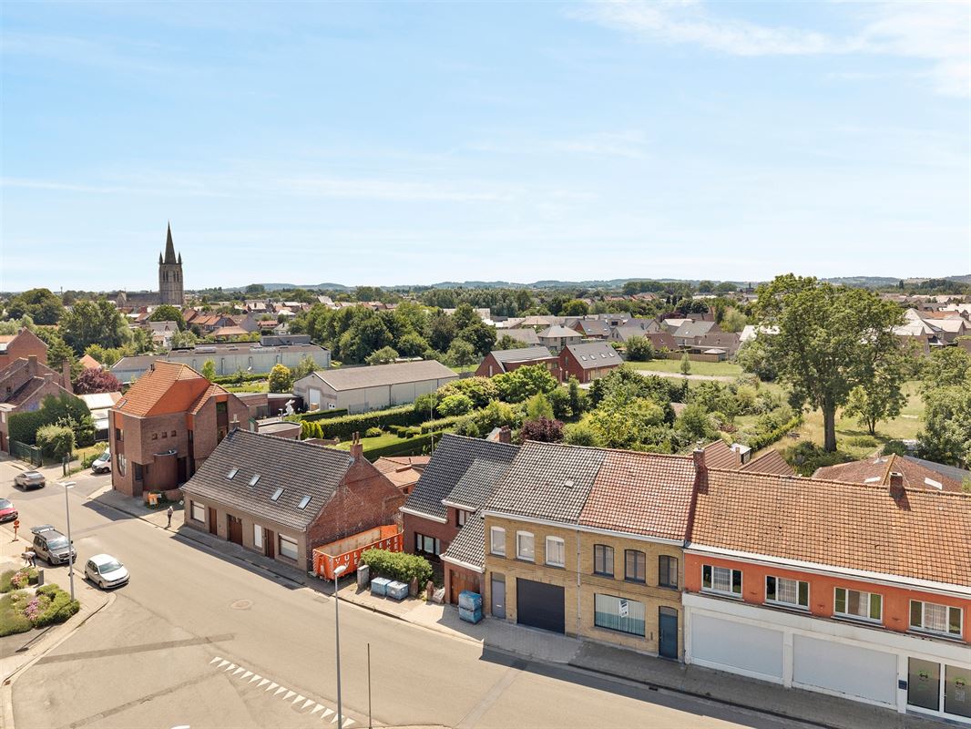 Rijwoning met grote garage/opslag en tuin