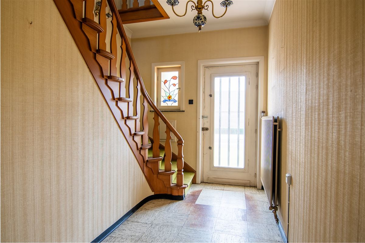 Te renoveren woning met vier slaapkamers, in Viversel.