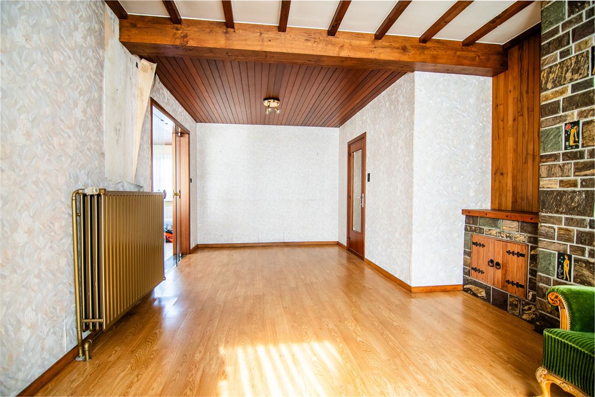 Te renoveren woning met vier slaapkamers, in Viversel.