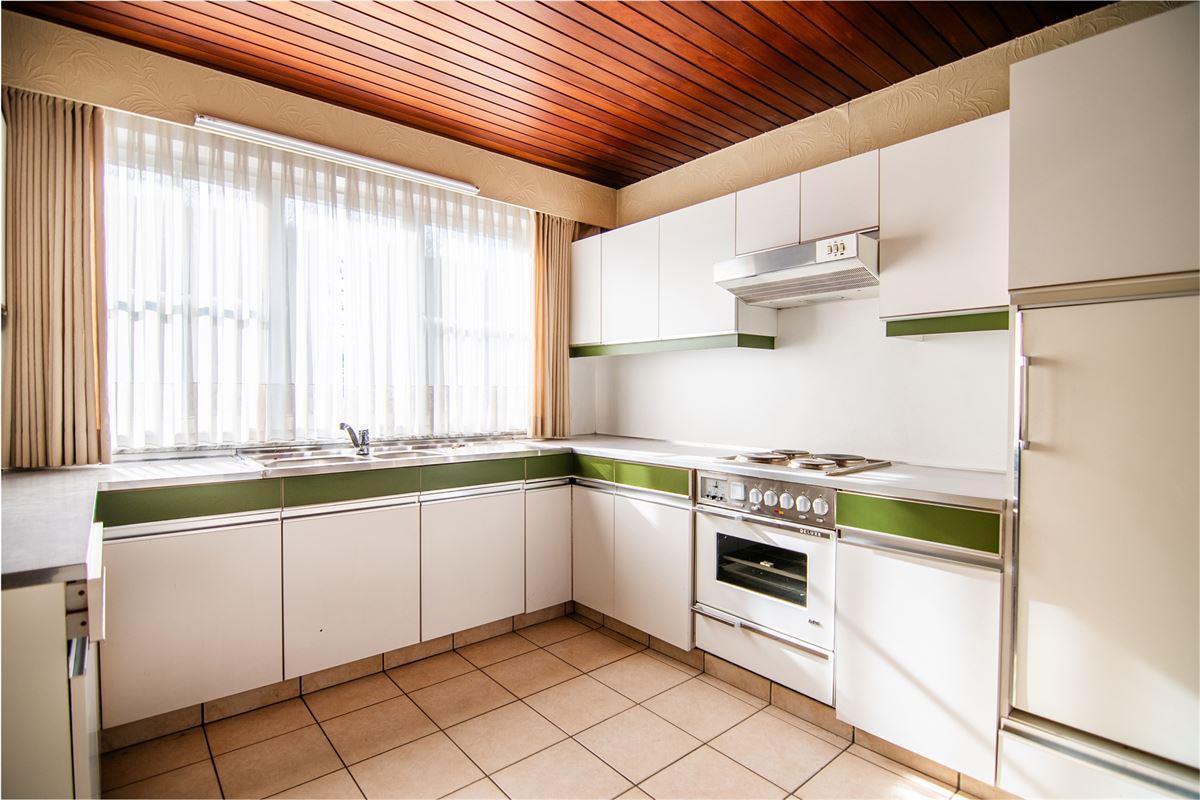 Te renoveren woning met vier slaapkamers, in Viversel.