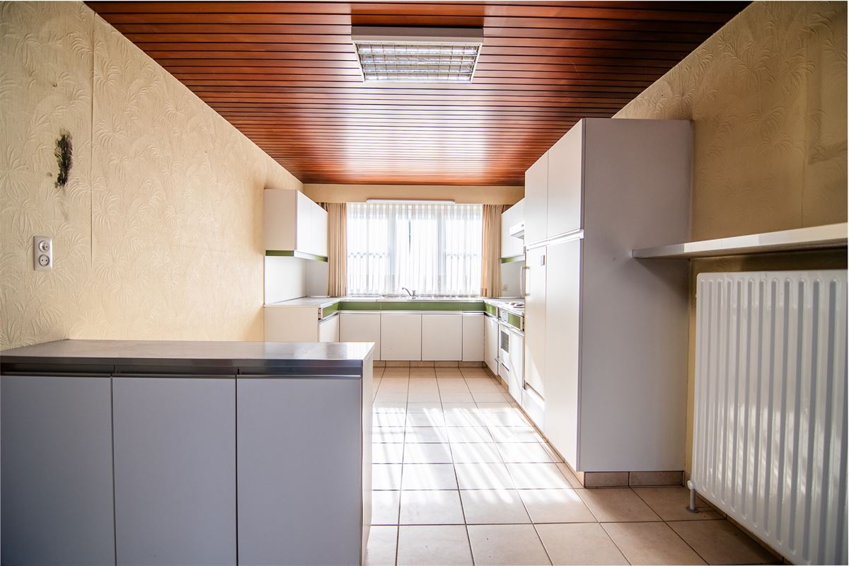 Te renoveren woning met vier slaapkamers, in Viversel.