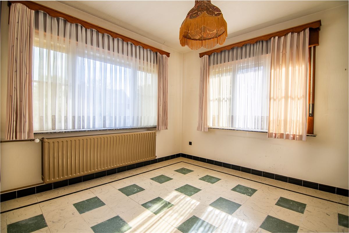 Te renoveren woning met vier slaapkamers, in Viversel.