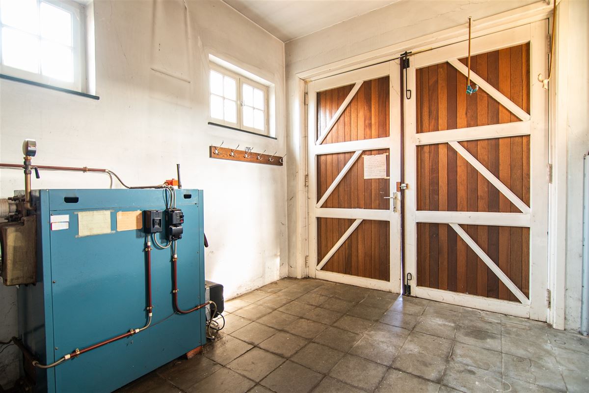 Te renoveren woning met vier slaapkamers, in Viversel.