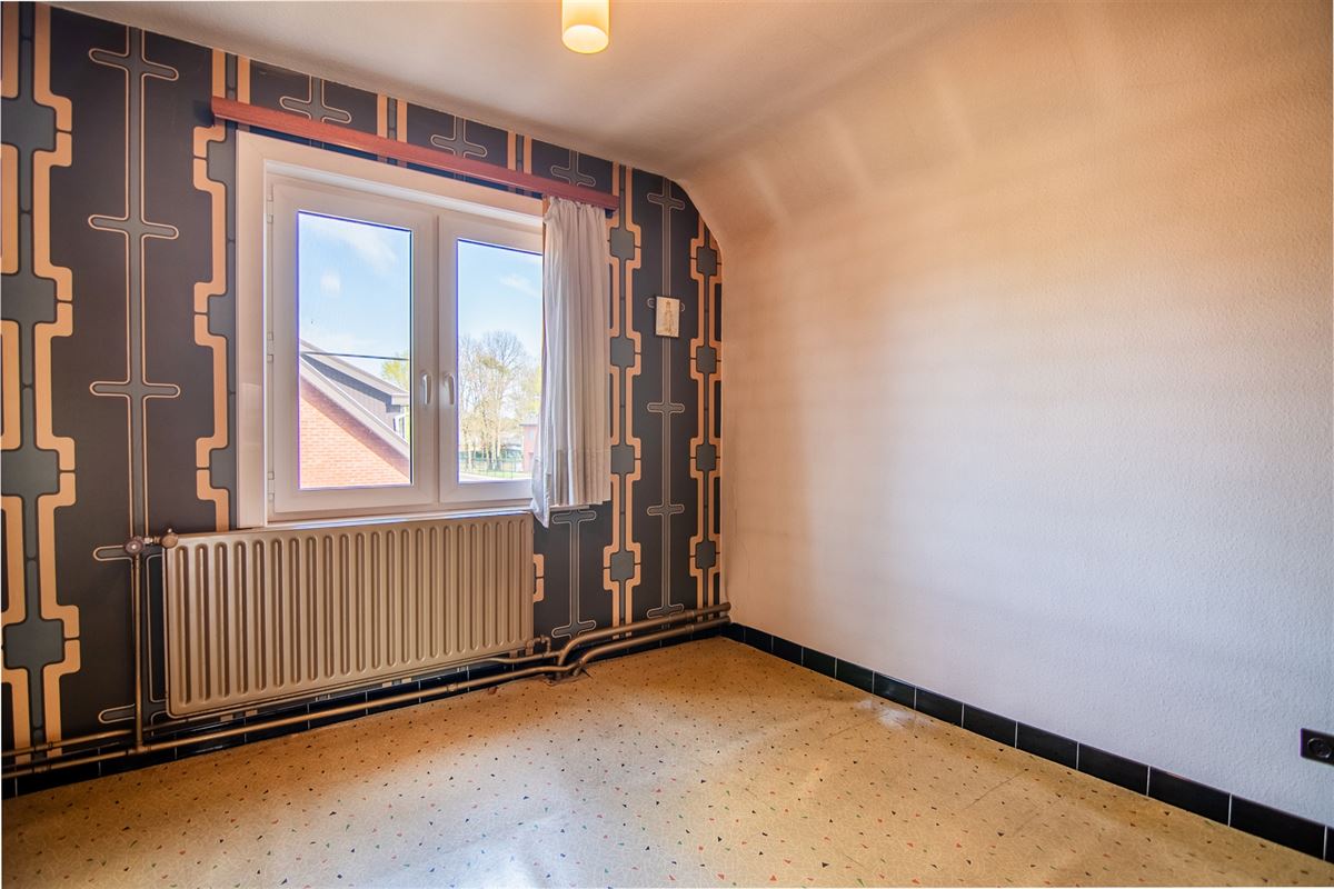 Te renoveren woning met vier slaapkamers, in Viversel.