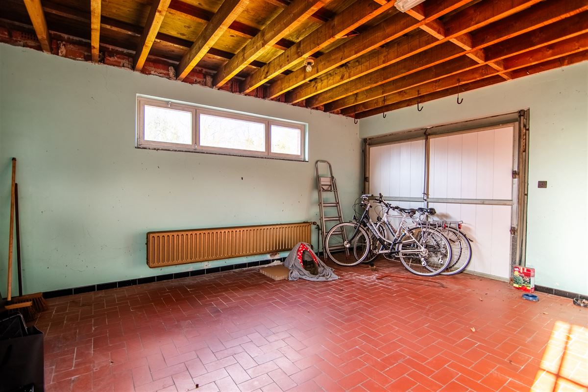 Te renoveren woning met vier slaapkamers, in Viversel.