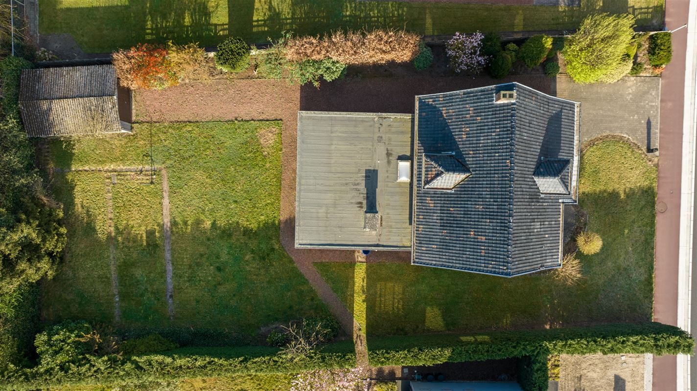 Te renoveren woning met vier slaapkamers, in Viversel.