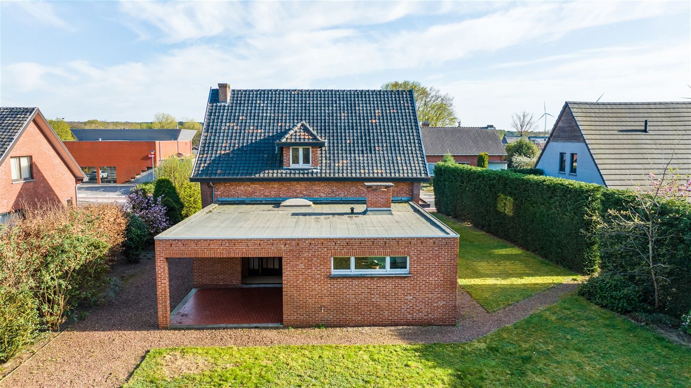 Te renoveren woning met vier slaapkamers, in Viversel.