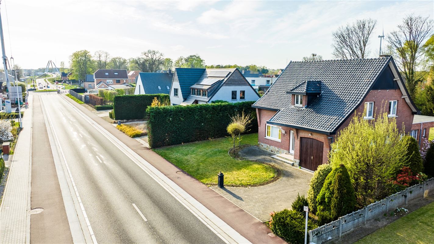 Te renoveren woning met vier slaapkamers, in Viversel.