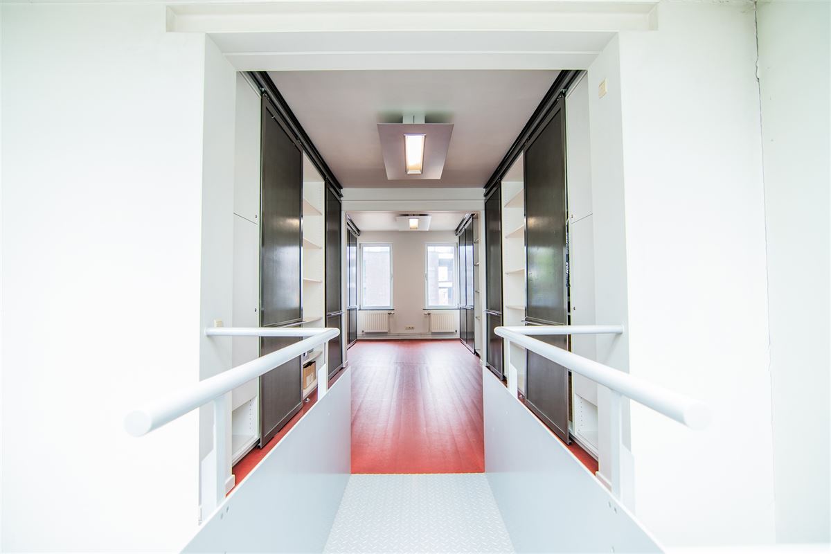 Handelsruimte met appartement op de Kempische Steenweg!