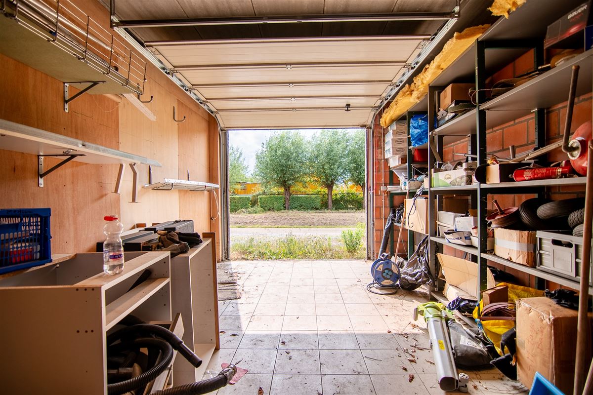 Handelsruimte met appartement op de Kempische Steenweg!