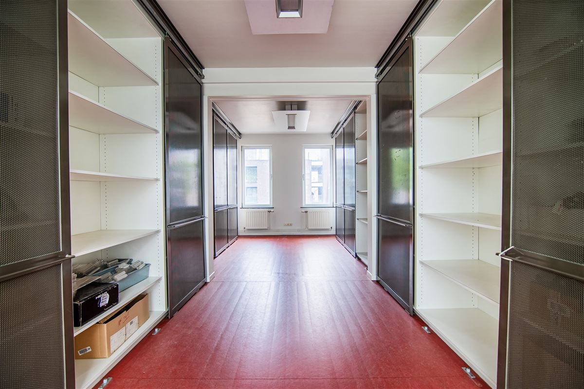 Handelsruimte met appartement op de Kempische Steenweg!