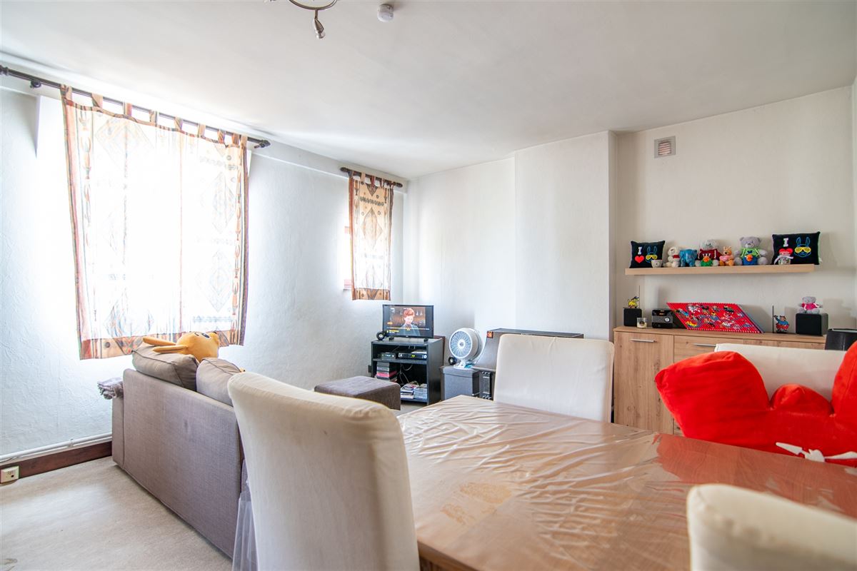Handelsruimte met appartement op de Kempische Steenweg!