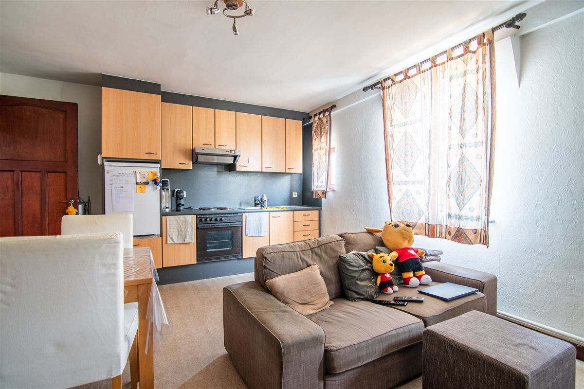 Handelsruimte met appartement op de Kempische Steenweg!