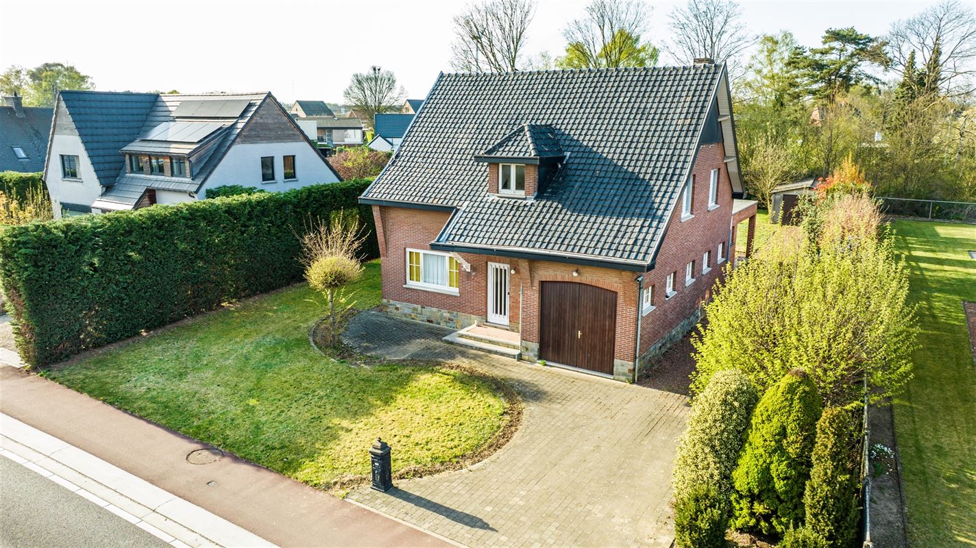 Te renoveren woning met vier slaapkamers, in Viversel.