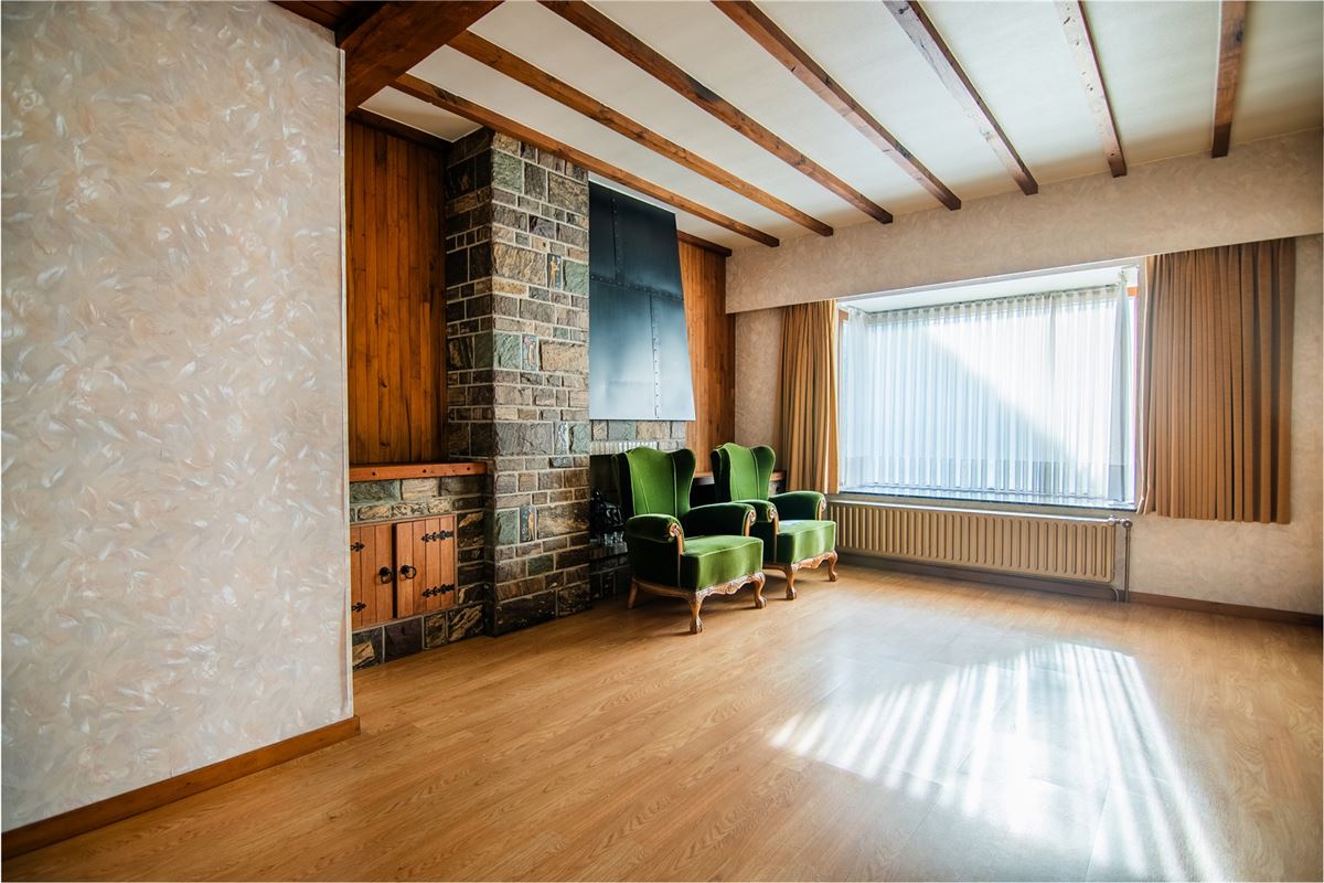 Te renoveren woning met vier slaapkamers, in Viversel.