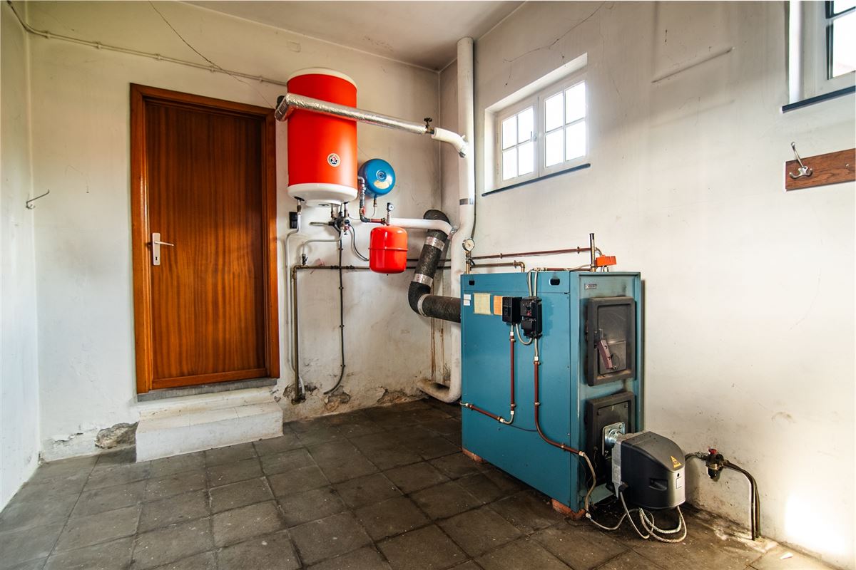 Te renoveren woning met vier slaapkamers, in Viversel.