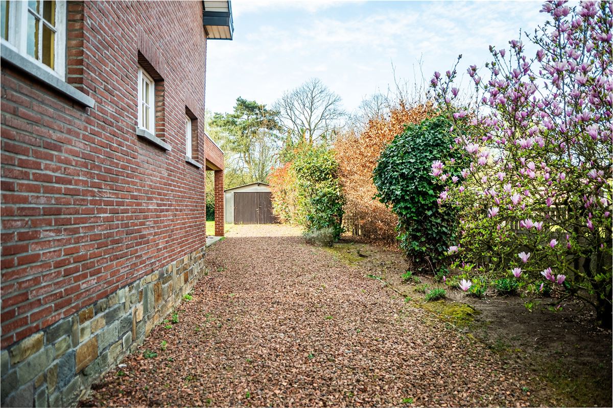 Te renoveren woning met vier slaapkamers, in Viversel.