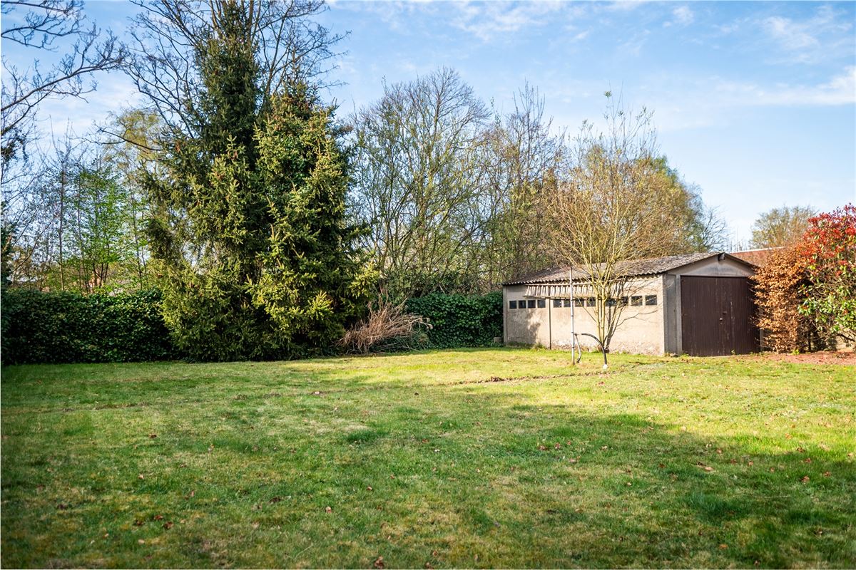 Te renoveren woning met vier slaapkamers, in Viversel.