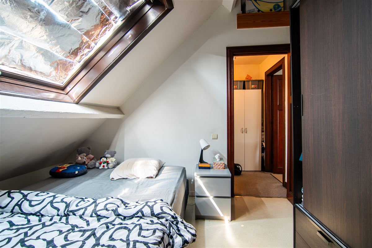 Handelsruimte met appartement op de Kempische Steenweg!