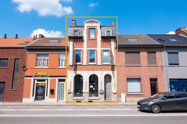 Handelsruimte met appartement op de Kempische Steenweg!