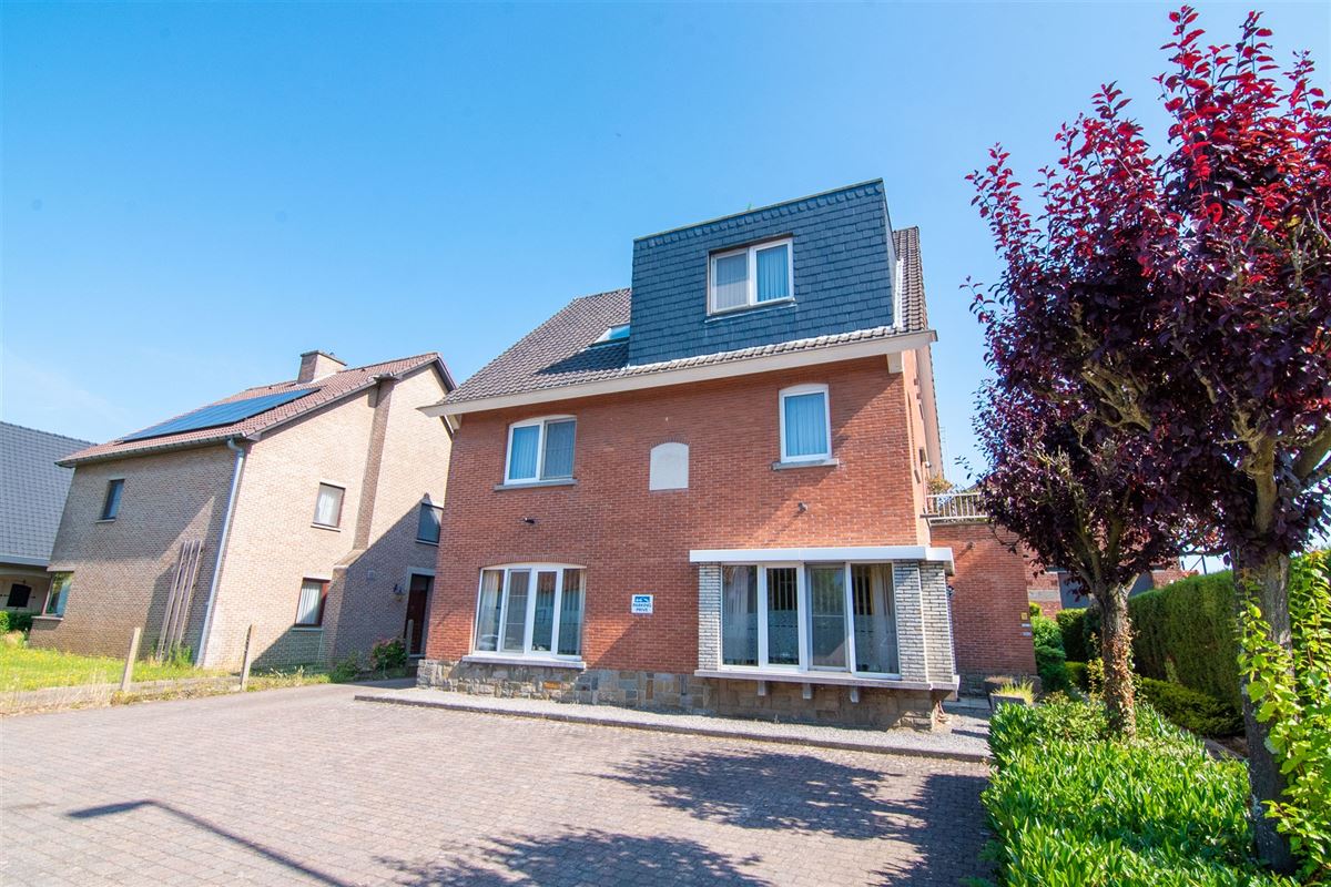 Verhuurd appartement met 2 slaapkamers en garage in Kuringen