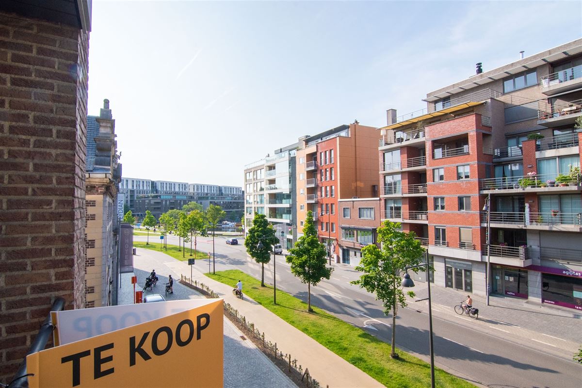 Ruim en degelijk appartement (124m2), in het stadscentrum