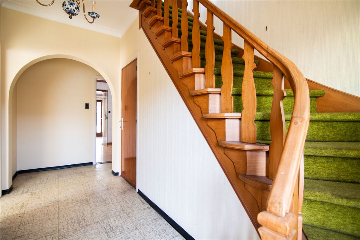 Te renoveren woning met vier slaapkamers, in Viversel.