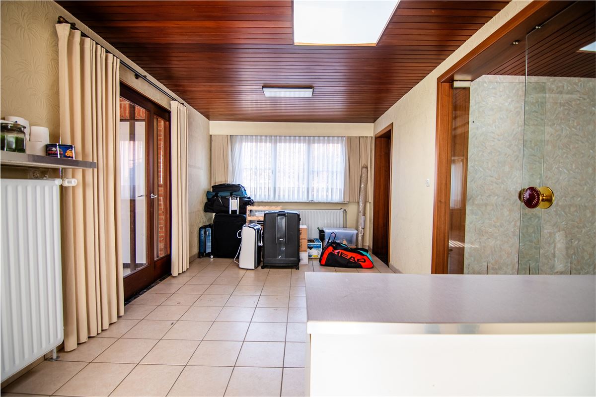 Te renoveren woning met vier slaapkamers, in Viversel.