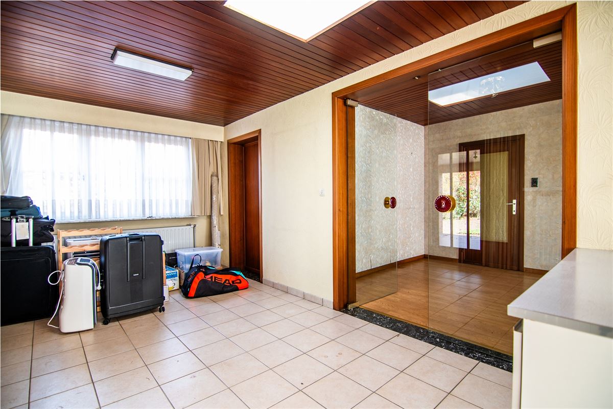 Te renoveren woning met vier slaapkamers, in Viversel.