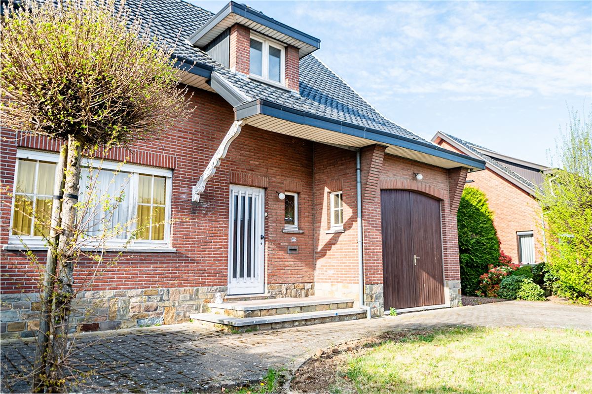 Te renoveren woning met vier slaapkamers, in Viversel.
