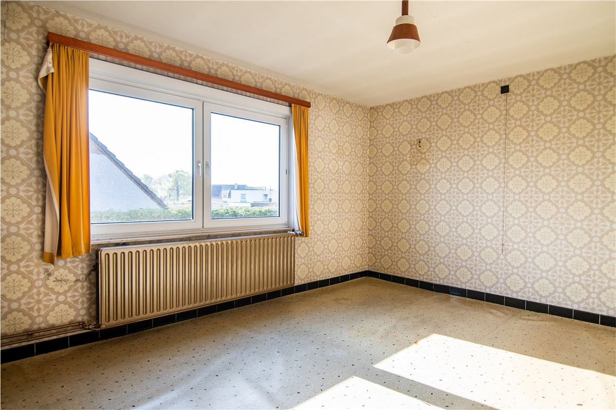 Te renoveren woning met vier slaapkamers, in Viversel.