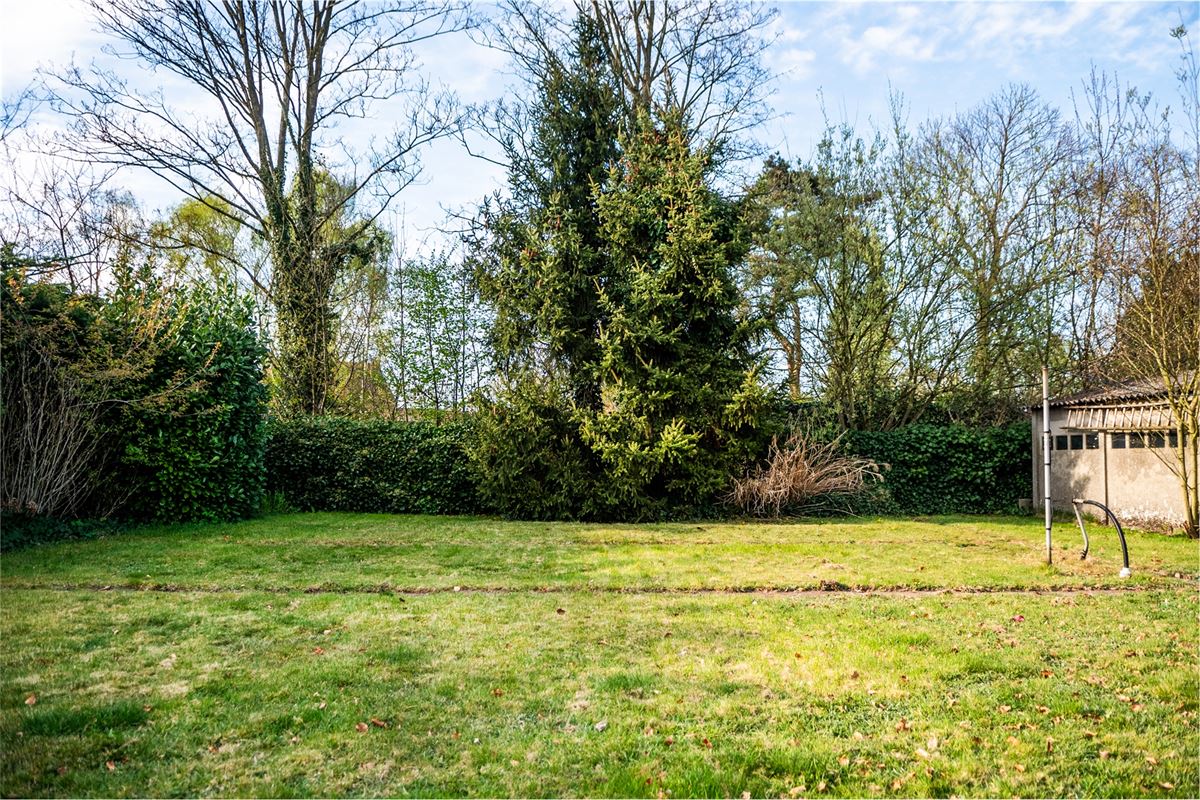 Te renoveren woning met vier slaapkamers, in Viversel.