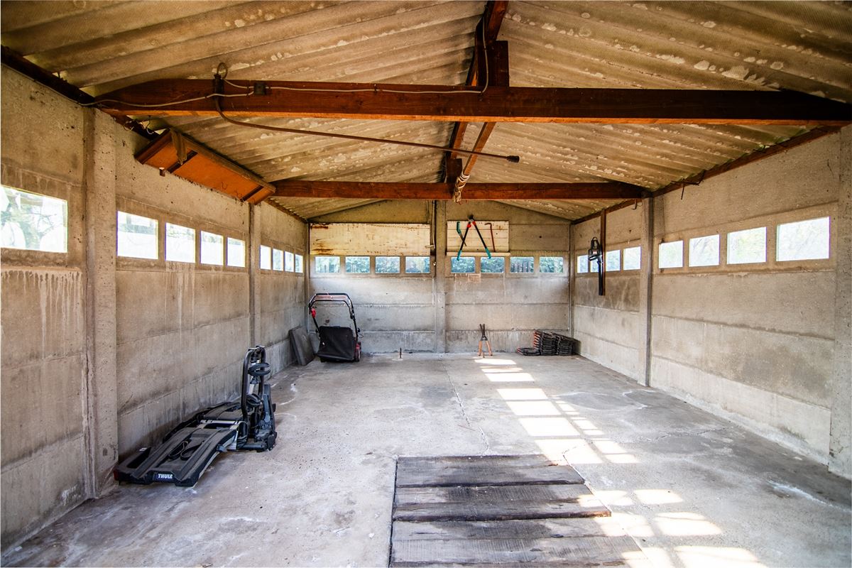 Te renoveren woning met vier slaapkamers, in Viversel.