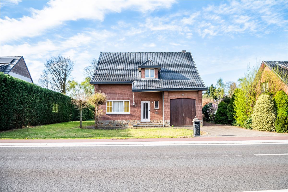 Te renoveren woning met vier slaapkamers, in Viversel.