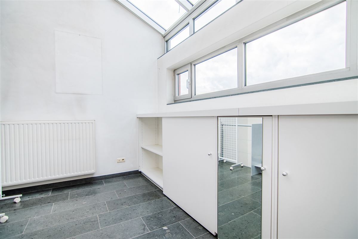 Handelsruimte met appartement op de Kempische Steenweg!
